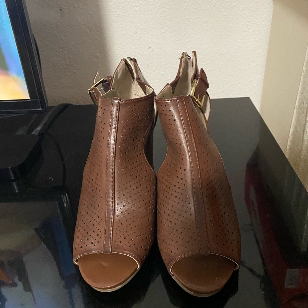 White mountain booties